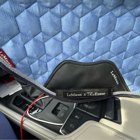 LeMieux Esme limited edition Eurojump Saddle Pad- corn blue - Picture 3 of 3